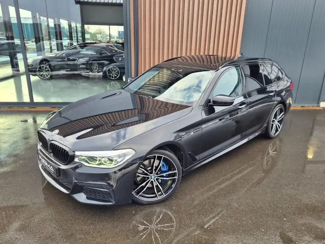 BMW 5-serie Touring 530i xDrive High Executive M-Sport | HUD | Pano | 19'' | Verw. stuur | DAB