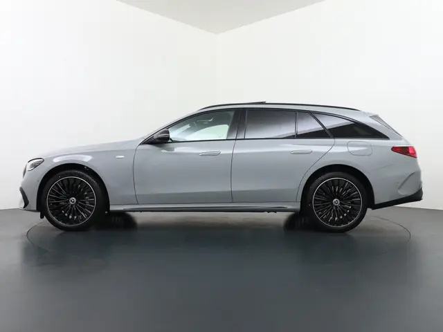 Mercedes-Benz E-Klasse Estate 300 e Sport Edition | Luchtvering | Superscreen | Massagestoelen Voori...