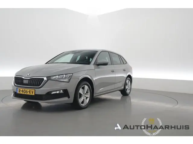 ŠKODA Scala 1.0 TSI Sport Business | Rijklaar!! | Dig. Cockpit | Adapt. Cruise | Camera | All Season...