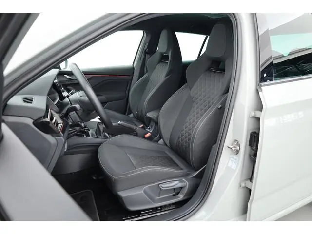 ŠKODA Scala 1.0 TSI Sport Business | Rijklaar!! | Dig. Cockpit | Adapt. Cruise | Camera | All Season...