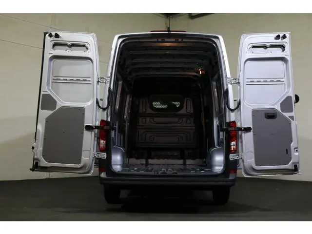 Volkswagen Crafter 2.0 TDI 140pk L3 H3 Automaat Airco Navigatie Apple Carplay Camera