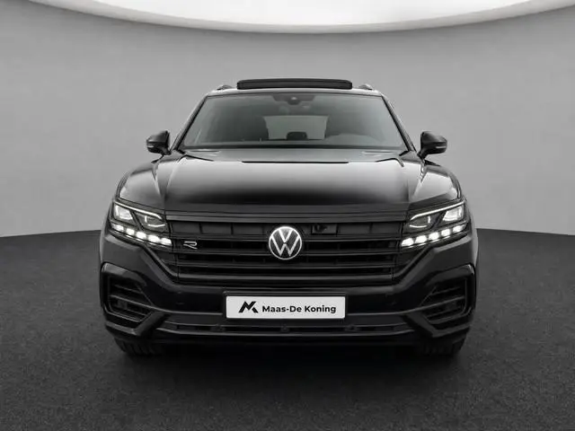 Volkswagen Touareg 3.0TSI 340kW/462PK R-line · Panoramadak · Trekhaak · Leder · Luchtvering