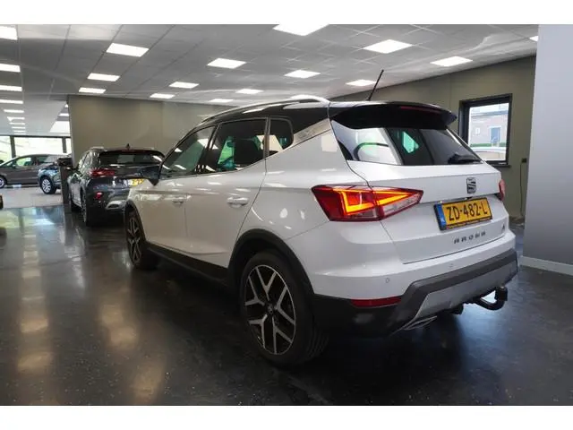 Seat Arona 1.5 TSI FR Business Intense Camera ACC Trekhaak LED
