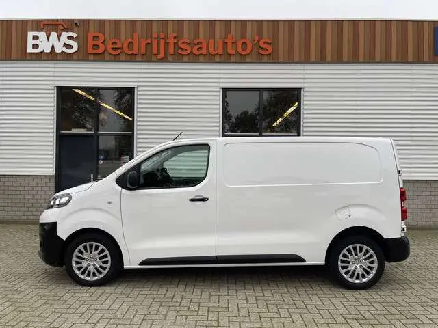 Opel Vivaro 2.0 CDTI 122pk L2H1 Edition nieuwe type / vaste prijs rijklaar € 12.950 ex btw / lease vanaf € 256 / airco / cruie / navi / camera / pdc / trekhaak 2500 kg !