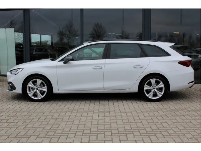 SEAT Leon Sportstourer 1.5 TSI 130pk FR Business 13872KM! LED NAVI