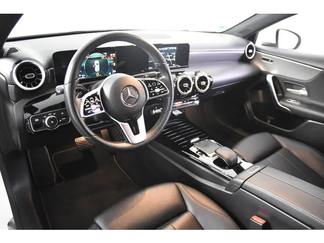 Mercedes-Benz A-klasse 180 d *Leer*Navigatie*Stoelverwarming*