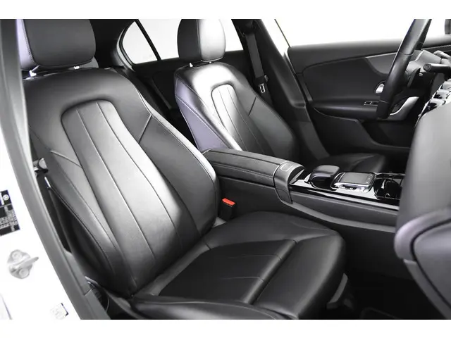 Mercedes-Benz A-klasse 180 d *Leer*Navigatie*Stoelverwarming*