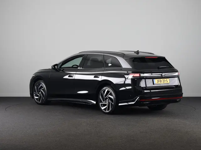 Volkswagen ID.7 Tourer Pro Business 77 kWh accu. 210 kW / 286 pk Variant | Camera | Elektrische stoe...
