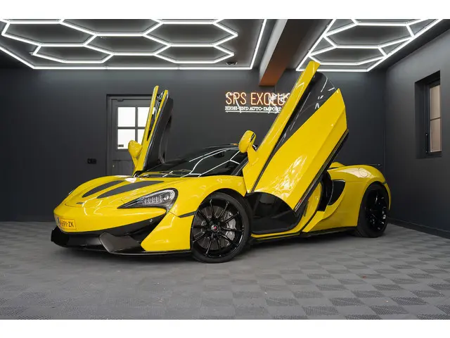 McLaren 570S Spider 570S / Lift / Keramisch / Novitec / Elite paint / Memory / Bowers & Wilkins / Soft close / Camera / LoJack Launch Edition Spider