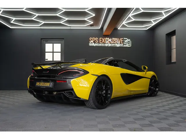 McLaren 570S Spider 570S / Lift / Keramisch / Novitec / Elite paint / Memory / Bowers & Wilkins / Soft close / Camera / LoJack Launch Edition Spider