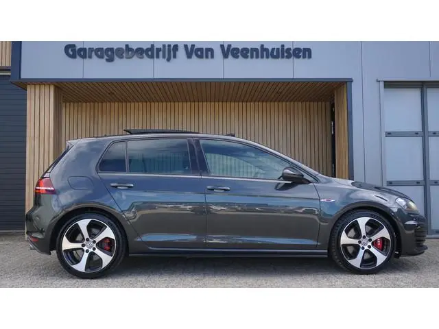 Volkswagen Golf 2.0 TSI 230pk GTI DSG 5Drs Performance Pano.Dak Xenon Elek.Trekhaak.18inch LM Navi V...