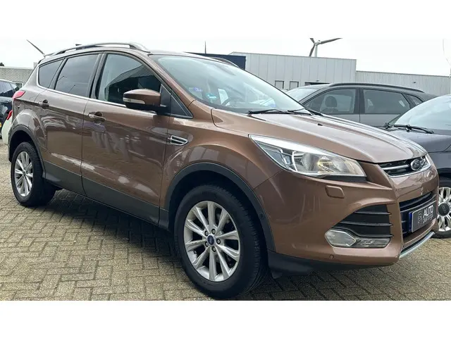 Ford Kuga 1.5 Titanium Plus 150PK | Trekhaak | 2000KG Trekgewicht | NIEUW APK | Stoelverwarming | Vo...