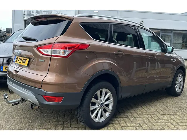 Ford Kuga 1.5 Titanium Plus 150PK | Trekhaak | 2000KG Trekgewicht | NIEUW APK | Stoelverwarming | Vo...