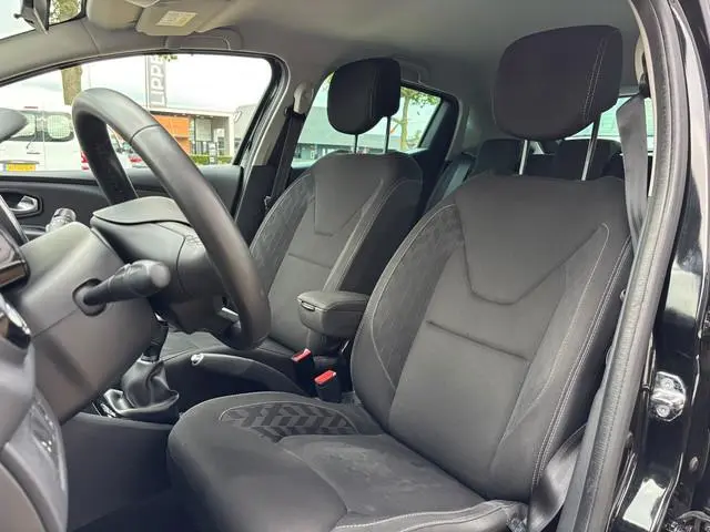 Renault Clio 0.9 TCe Limited | Parkeersensoren | Bluetooth | Keyless | Navi | Cruise