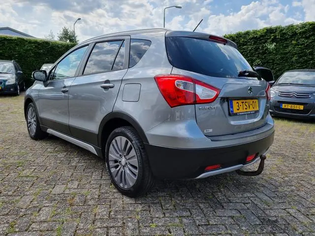 Suzuki S-Cross