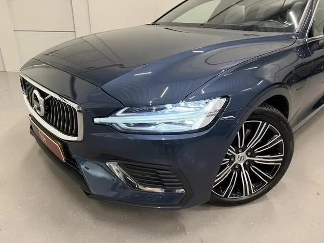 Volvo V60 T6 Recharge AWD PANO/TREKHAAK/HEAD-UP/H&K/360CAMERA/MEMORY/SOH 87%/KEYLESS/LED/ACC/PILOT-A...