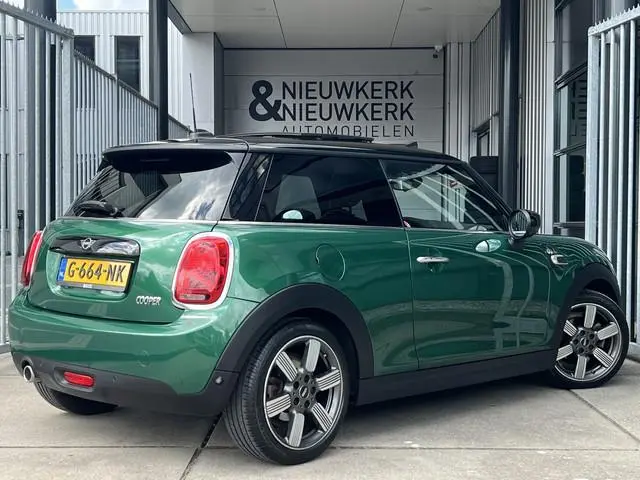MINI 3-Deurs 1.5 Cooper 60 Years Edition | AUTOMAAT | HEAD-UP DISPLAY | LEDER | SCHUIF/KANTELDAK | C...