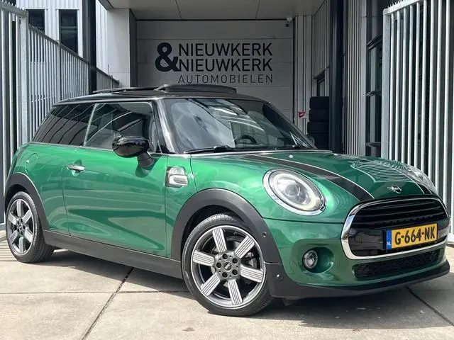 MINI 3-Deurs 1.5 Cooper 60 Years Edition | AUTOMAAT | HEAD-UP DISPLAY | LEDER | SCHUIF/KANTELDAK | C...