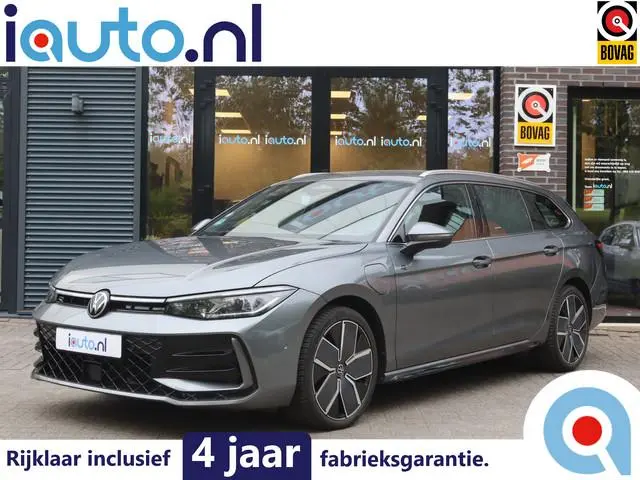 Volkswagen Passat Variant 1.5 eHybrid R-Line Business IQ.Light/Keyless/Camera/Navi/ACC/DCC/19"/Trekh...