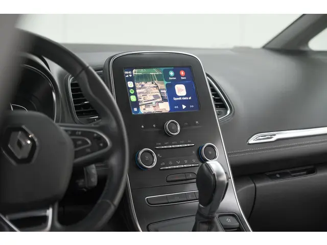 Renault Scénic TCe 140 EDC Intens | Trekhaak | Camera | Dodehoekdetectie | Parkeersensoren