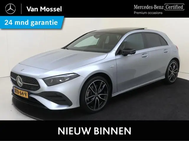 Mercedes-Benz A-klasse 250 e Business Solution AMG Premium Plus /Panoramadak /Memory /HUD /19 Inch /...