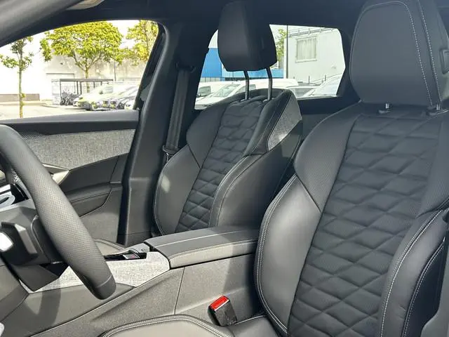 Peugeot e-5008