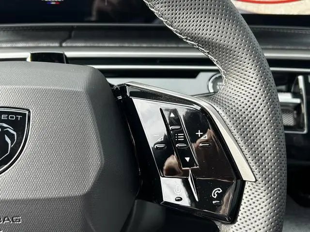 Peugeot e-5008