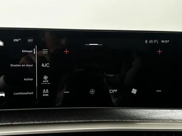 Peugeot e-5008
