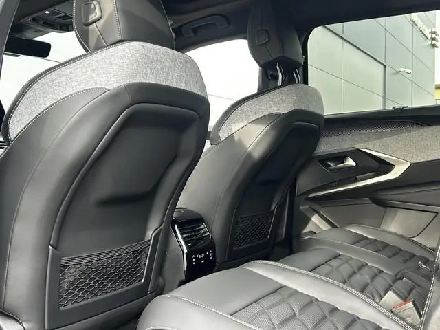 Peugeot e-5008