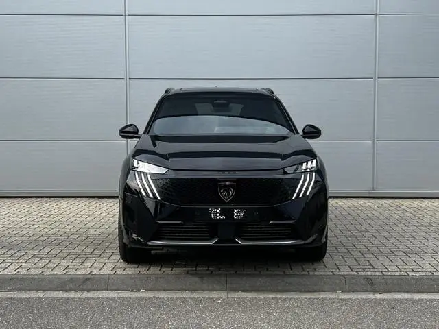 Peugeot e-5008