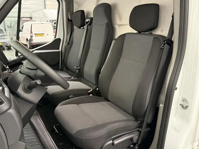 Renault Master T33 2.3 dCi 135 L2H2 BPM VRIJ! Airco Cruise control Parkeersensoren Navigatie Trekhaa...