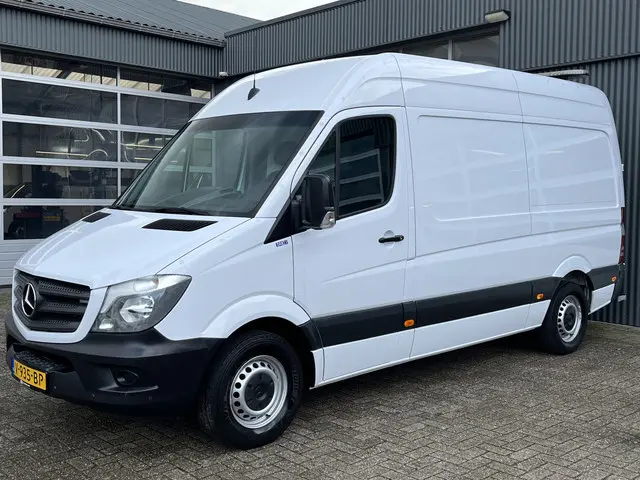 Mercedes-Benz Sprinter 316 2.2 CDI 366 EHD Werkplaats inrichting Servicewagen Servicemonteur Airco Trekhaak 2800kg Cruise control Draaistoel Kastinrichting 1e Eigenaar Euro 6 Bpm vrij voor particulier gebruik!