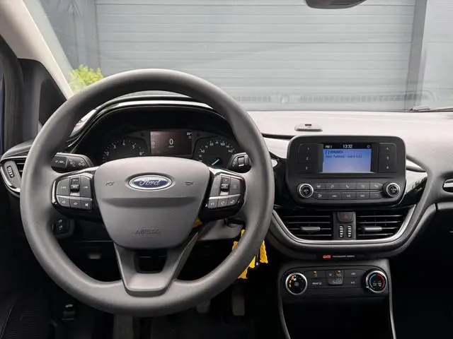Ford Fiesta 1.1 Trend Airco,Cruise,Lm velgen,Pdc,N.A.P,Apk tot 02-2027