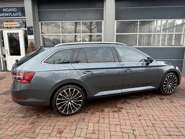 ŠKODA Superb Combi 1.4 TSI iV Business Edition Plus 245pk Hybride 2020 Navi,19inch,Leer,Panodak,Came...