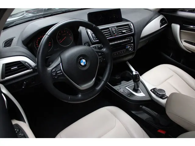BMW 1-serie 118i Centennial High Executive Leder - Climate - Navi