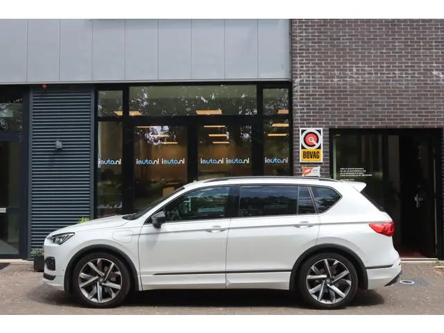 SEAT Tarraco 1.4 TSI 180kW e-Hybrid FR LED/DCC/ACC/360/Keyless/Elek. stoel+mem/Dode-hoek/20"/Trekhaa...