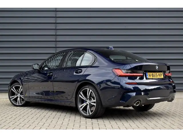 BMW 3 Serie 330e M Sport Individual | 19'' Wielen | Lederen Bekleding | CarPlay | Audio Media Pack |...