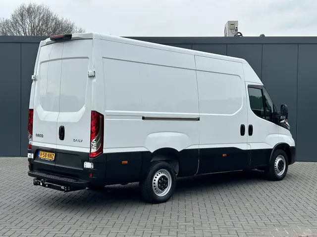 Iveco Daily 35S14V 2.3 136 PK / L2H2 / 270 A DEUREN / 3.5T TREKHAAK / 45.331 KM !! / AIRCO / BLUETOO...