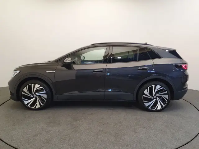 Volkswagen ID.4 Pro 77 kWh 204pk Wegklapbare trekhaak, Panoramadak, 360 camera, IQ.Light