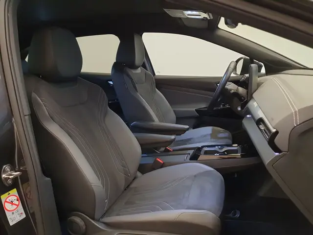 Volkswagen ID.4 Pro 77 kWh 204pk Wegklapbare trekhaak, Panoramadak, 360 camera, IQ.Light