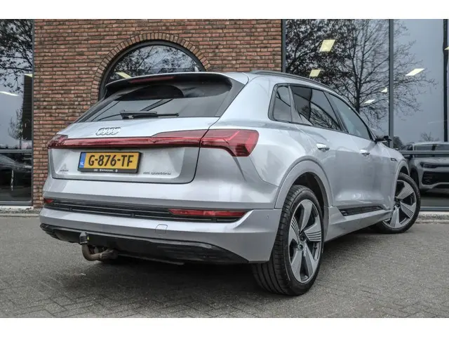 Audi e-tron 55 quattro | SOH 91% | Panoramadak | Trekhaak | S-line | Leder |