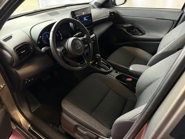 Toyota Yaris Cross 1.5 HYBRID DYNAMIC STOEL/STUUR VERW. 17''LMV KEYLESS CAMERA LED ZWARTE HEMEL ✅ To...