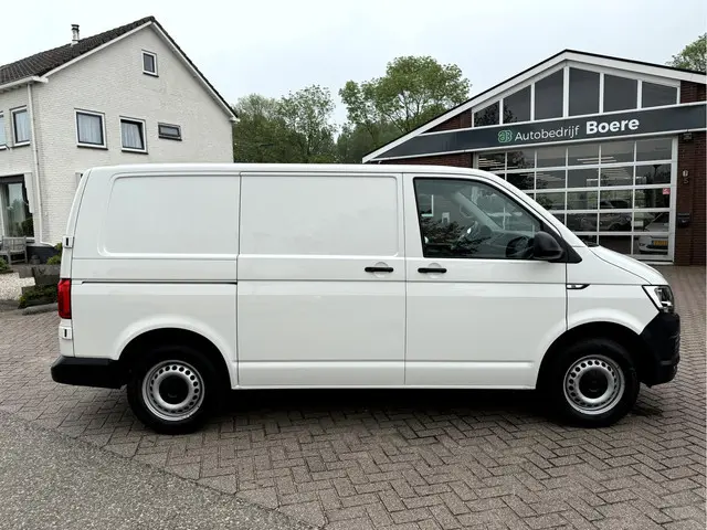 Volkswagen Transporter 2.0 TDI Execuitve Pakket Trekhaak, App Connect, 3-Persoons