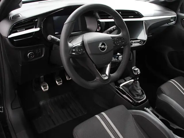 Opel Corsa 1.2 Turbo Sport Edition Climate control Cruise control Panoramadak Achteruitrijcamera Par...