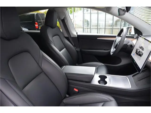 Tesla Model Y Long Range AWD 75 kWh AutoPilot3.0 Ryzen