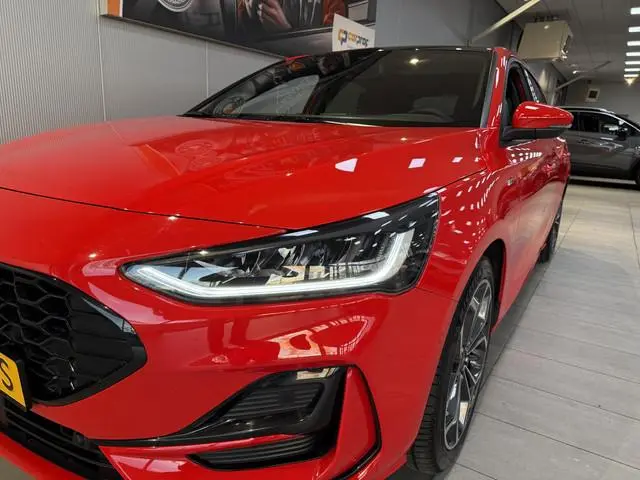 Ford Focus 1.0 EcoBoost Hybrid 125 pk ST Line X Panoramadak - Groot navigatie - 18inch LM Velgen - D...