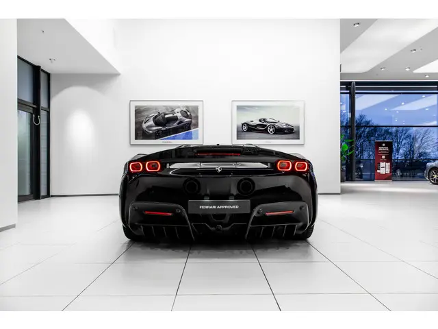 Ferrari SF90 Spider