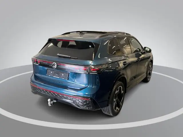 Volkswagen Tiguan 1.5 204pk DSG eHybrid R-Line Edition · Panoramadak · Wegklapbare Trekhaak · 360 Ca...