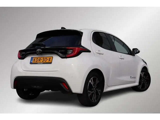 Toyota Yaris 1.5 Hybrid 115 Dynamic, Comfort pack, BSM, Stoel en stuurverwarming, Lendesteun, Apple...