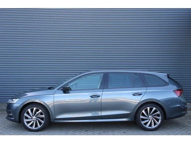 ŠKODA Octavia Combi 1.0 e-TSI Business Edition Full-LED CarPlay Stoelverwarming 18inch Velgen